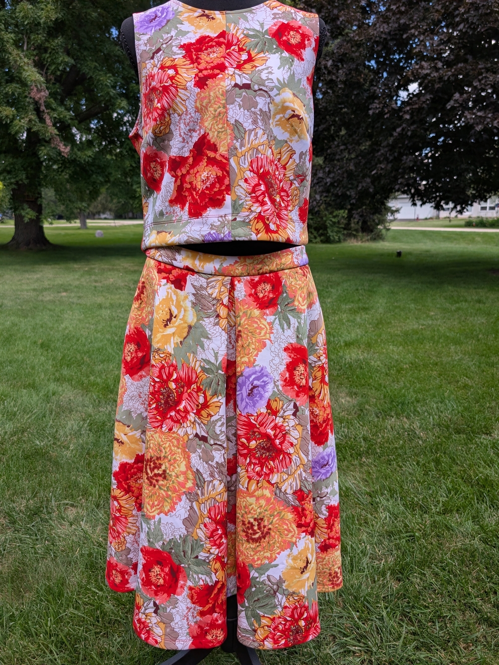Gabby Skye 2-Piece Floral Top & Skirt Set Size 12 Bright Peony Print